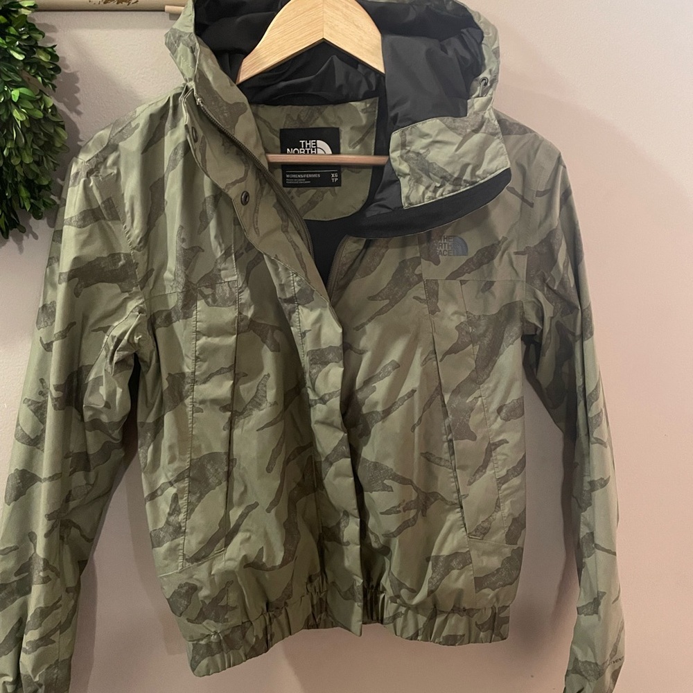 Woman’s XS NORTH FACE Jacket like brand new $40